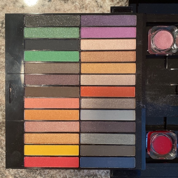 NYX Beauty To Go - The Ultimate Beauty Box Makeup Kit - Picture 7 of 10